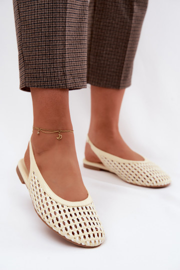 Dámske sandále s prelamovanými prvkami žltá Selviora 2