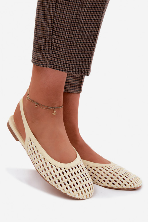 Dámske sandále s prelamovanými prvkami žltá Selviora