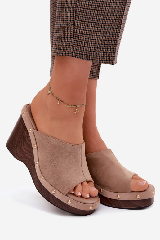 Dámske papuče s platformouImitacji zo semišuu zlatej farby s nitmi béžová Norvia