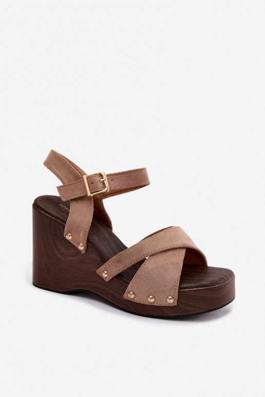 Dámske sandále s platformou Ze zlatej farbymi Svorníky béžová Velvra