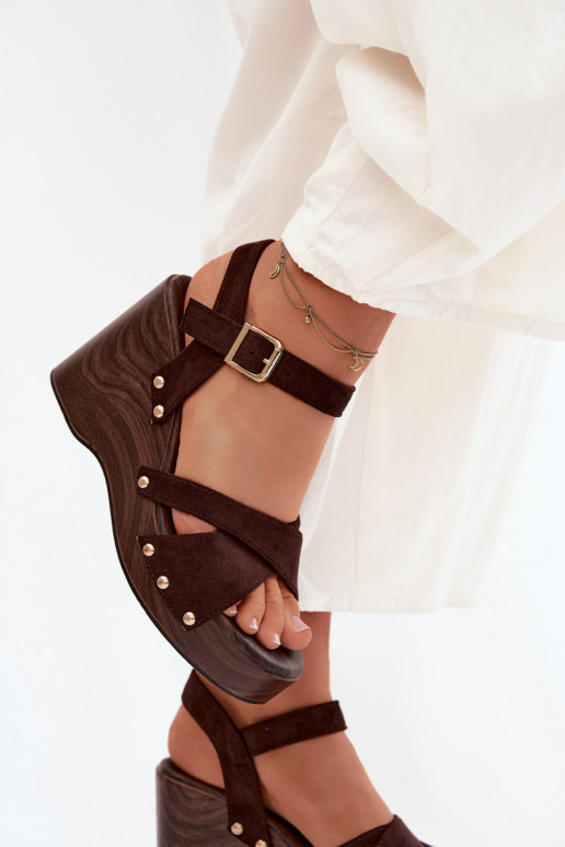 Dámske sandále s platformou Ze zlatej farbymi Svorníky CzekoladoIne Velvra