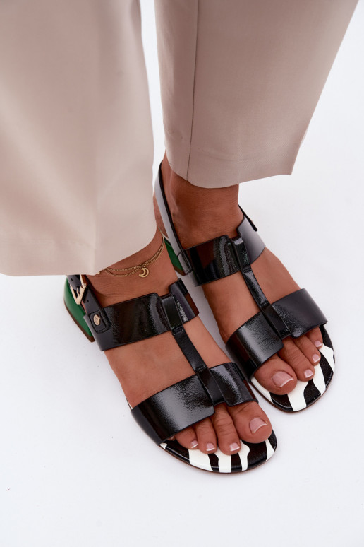 Dámske sandáles lakovým efektomj Skóry Máciejka K7455-01 čierna