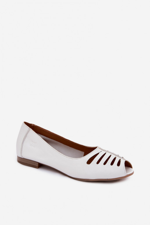 Prelamované balerínkyZapnutéturalnej Skóry Máciejka P7541-11 biela farba