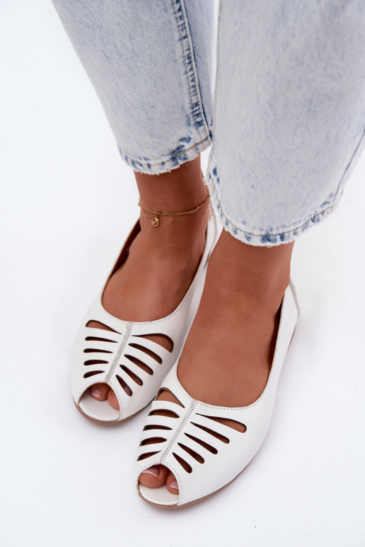 Prelamované balerínkyZapnutéturalnej Skóry Máciejka P7541-11 biela farba