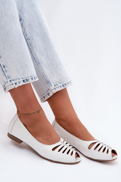 Prelamované balerínkyZapnutéturalnej Skóry Máciejka P7541-11 biela farba