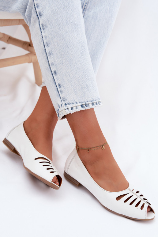 Prelamované balerínkyZapnutéturalnej Skóry Máciejka P7541-11 biela farba