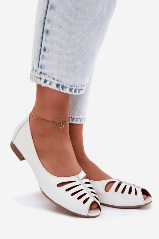 Prelamované balerínkyZapnutéturalnej Skóry Máciejka P7541-11 biela farba