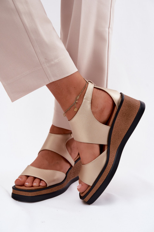 Kožené Sandále na platforme Máciejka K7471-26 zlatej farby