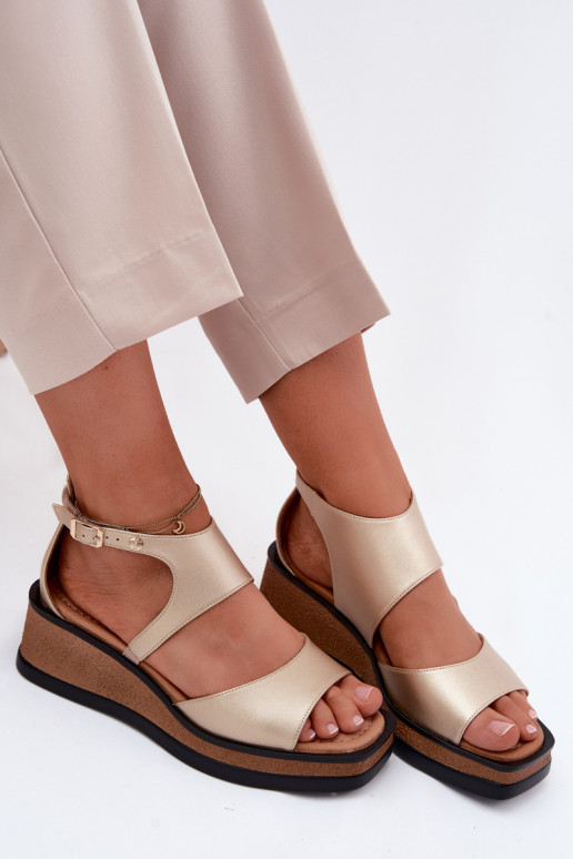 Kožené Sandále na platforme Máciejka K7471-26 zlatej farby