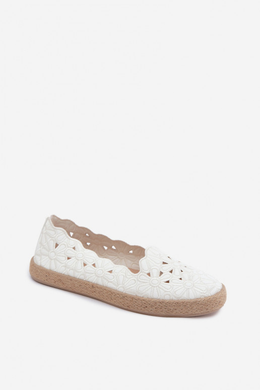 Espadrilky s ażurom a kvetmi v bielej farbe Merivelle