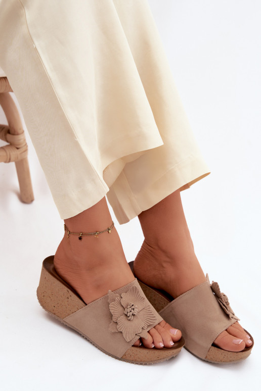 Kožené Dámske semišové papuče s platformou S Ornatem s kvetmiem Zazoo 40312 farba cappuccino