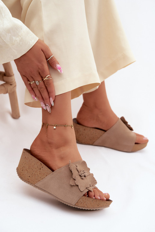 Kožené Dámske semišové papuče s platformou S Ornatem s kvetmiem Zazoo 40312 farba cappuccino