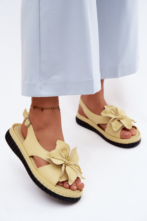 Dámske sandále Dámske S Ornatem s kvetmiem Vinceza 66917 žltá