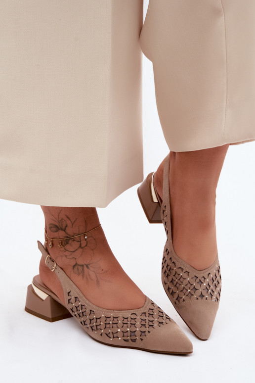 Kožené Dámske semišové sandále s prvkami prelamovania s mriežkou Zapnuté Klocku D&A CR61-3004 béžová