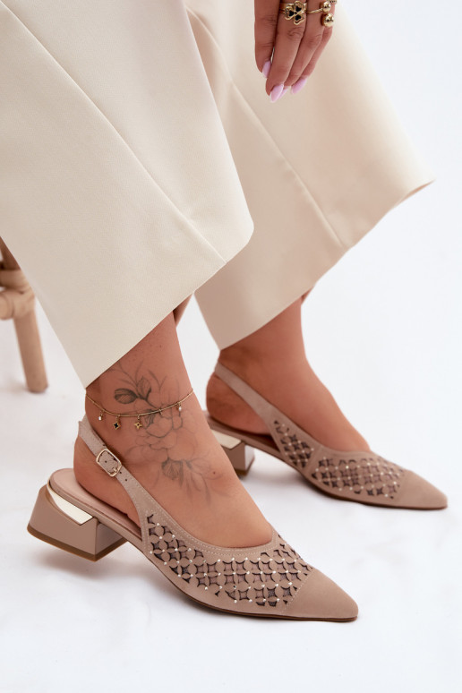 Kožené Dámske semišové sandále s prvkami prelamovania s mriežkou Zapnuté Klocku D&A CR61-3004 béžová