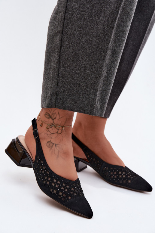 Kožené Dámske semišové sandále s prvkami prelamovania s mriežkou Zapnuté Klocku D&A CR61-3004 čierna