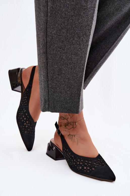 Kožené Dámske semišové sandále s prvkami prelamovania s mriežkou Zapnuté Klocku D&A CR61-3004 čierna