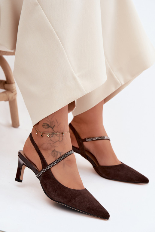 Čokoládové elegantné semišové vysoké podpätky s dekoratívnymi popruhmi D&A