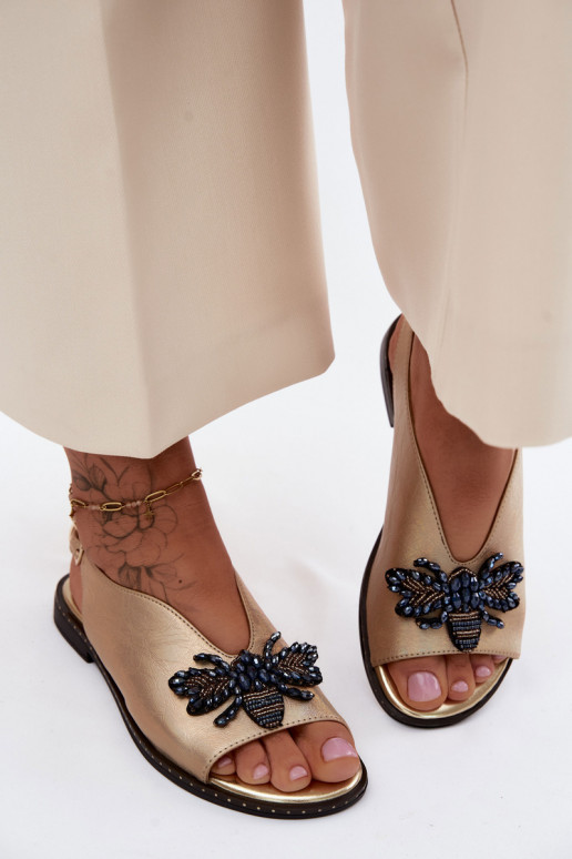 s leskom Dámske sandále s ozdobami rovná sa zlatej farby Russona