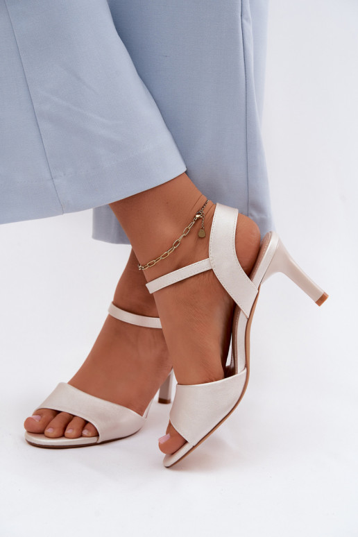 Dámske sandále Zapnuté Smukłym Obcasie Sergio Leone SK347 strieborná farba