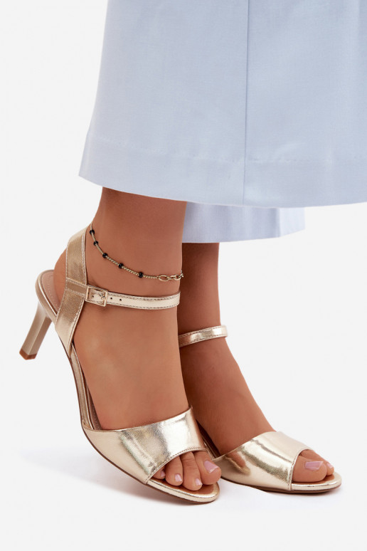 Dámske sandále Zapnuté Smukłym Obcasie Sergio Leone SK347 zlatej farby