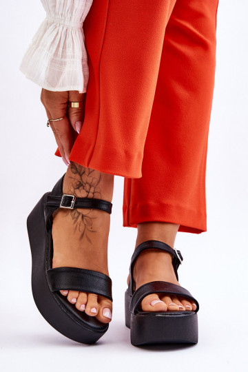 Dámske čierne sandále na platforme Casen