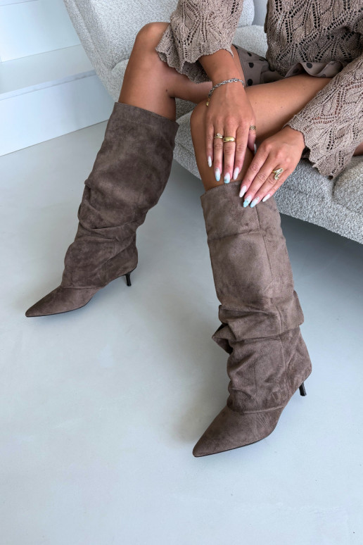 Khaki zvrásnené kozačky s kitten heel z zamšu LoĮen