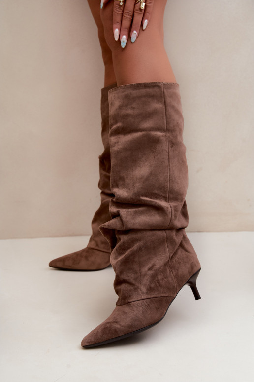 Khaki zvrásnené kozačky s kitten heel z zamšu LoĮen