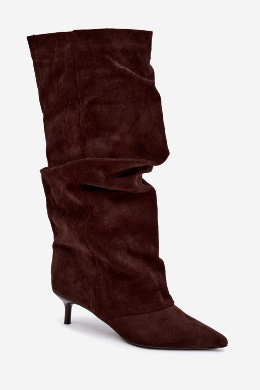 Čokoládové zvrásnené kozačky s kitten heel z zamšu LoĮen