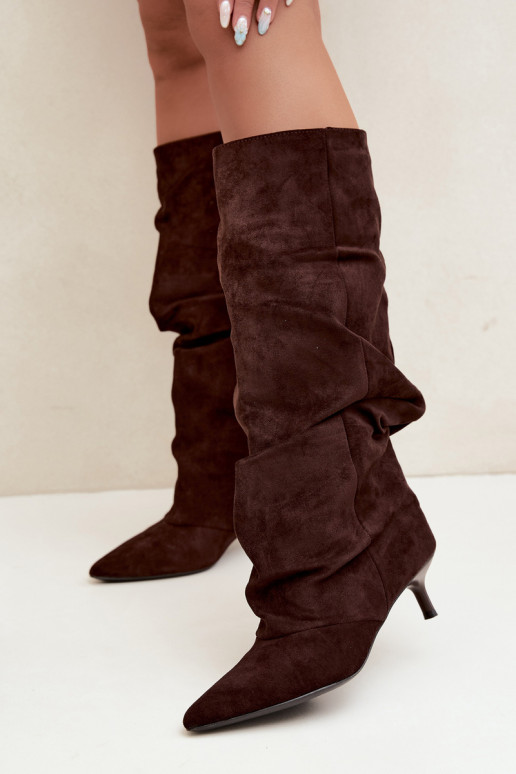 Čokoládové zvrásnené kozačky s kitten heel z zamšu LoĮen