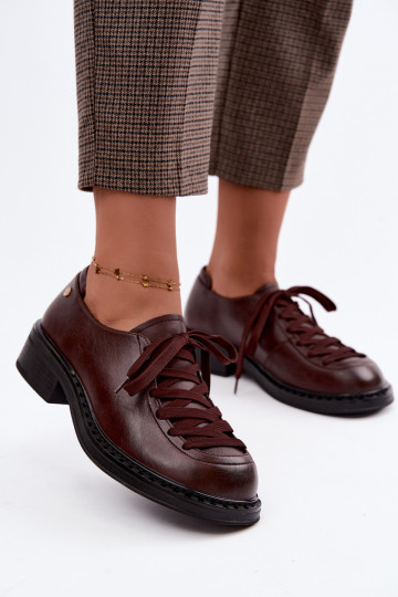 Lakované poltopánky s šnúrkami v tmavohnedej farbe