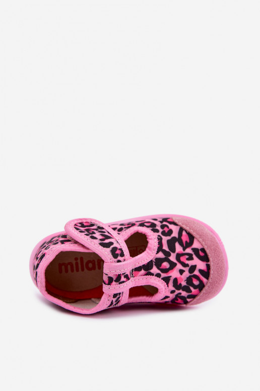 Elastické detské šľapky Milami s lepkavými zapínaniami a leopardími vzormi v ružovej Ambette