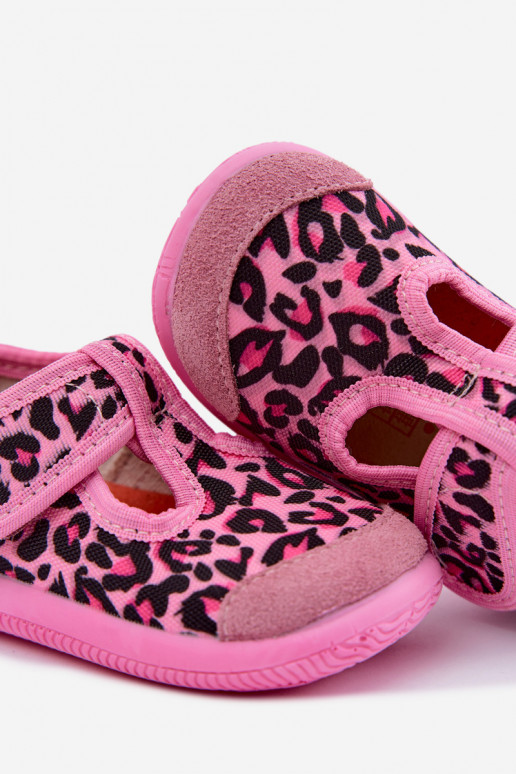 Elastické detské šľapky Milami s lepkavými zapínaniami a leopardími vzormi v ružovej Ambette