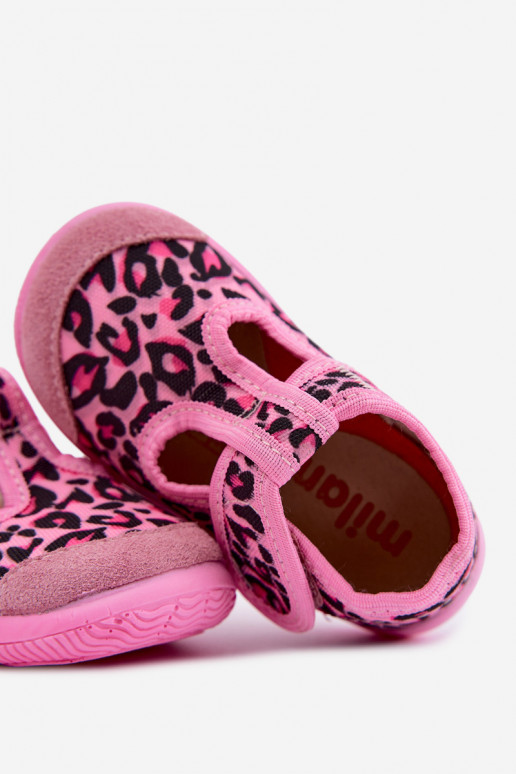 Elastické detské šľapky Milami s lepkavými zapínaniami a leopardími vzormi v ružovej Ambette