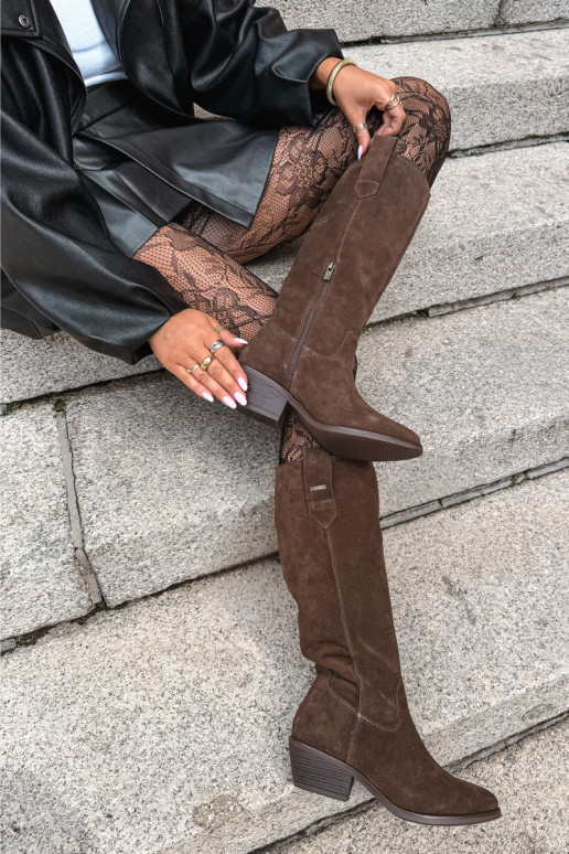 faux suede dámske čižmy po kolená na nízkom podpätku zateplené Big Star UU274519 v čokoládovej farbe