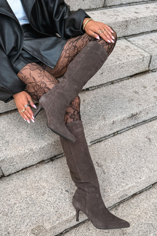 faux suede dlhé čižmy s tenkými podpätkami zateplené vklzový model Big Star UU274495 v tmavo hnedej farbe