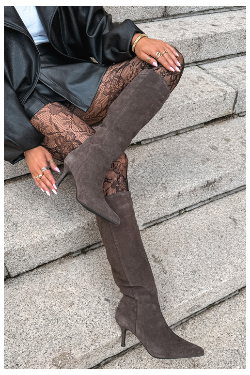 faux suede dlhé čižmy s tenkými podpätkami zateplené vklzový model Big Star UU274495 v tmavo hnedej farbe