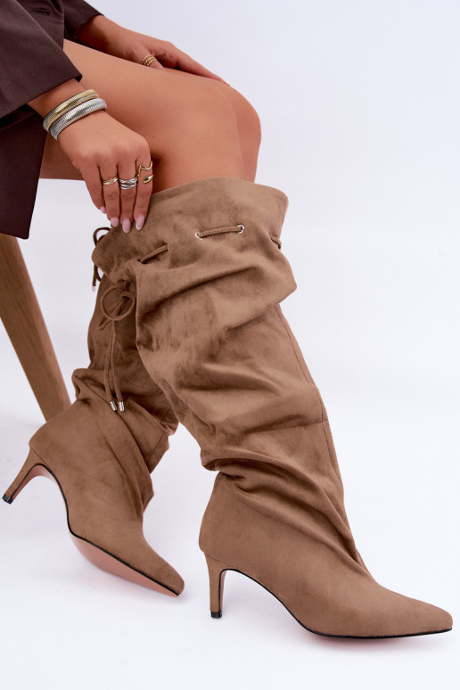 Zateplené slip-on vysoké čižmy s tenkými podpätkami a štýlovými detailmi v pieskovej farbe Tivel