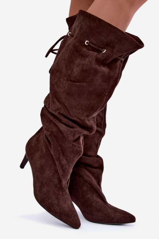zateplené nazúvacie čižmy po kolená s tenkými podpätkami a štýlovými detailmi v čokoládovej farbe Tivelle