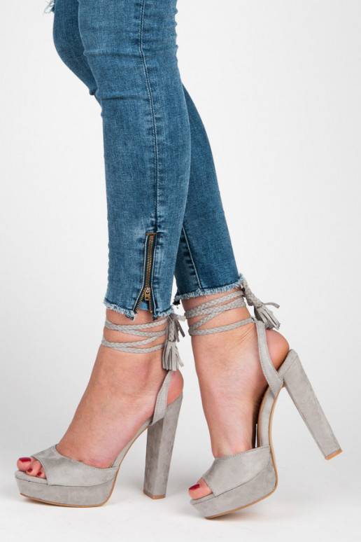 Šedé sandále na vysokom opätku VICES s bohémskymi detailmi 1233-5G  - 2