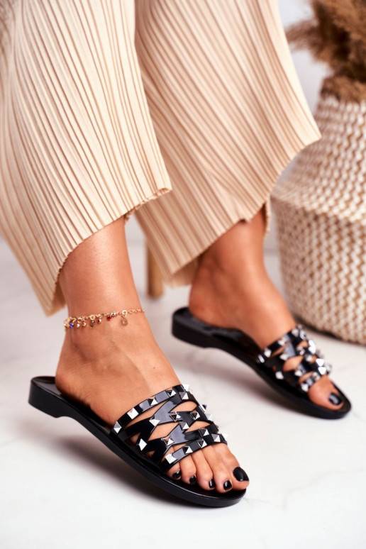 Čierne gumené papuče s nitmi Čierne gumené papuče s nitmi