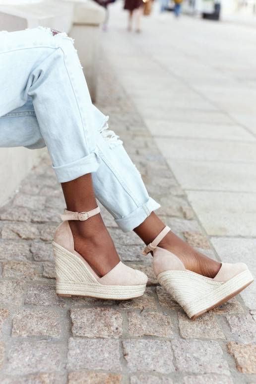 Béžové sandále na platforme Béžové sandále na platforme