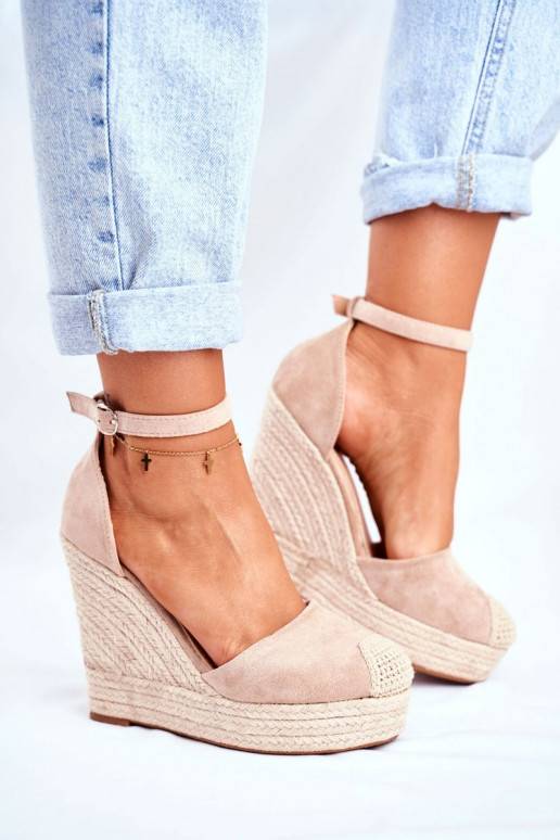 Béžové sandále na platforme Béžové sandále na platforme