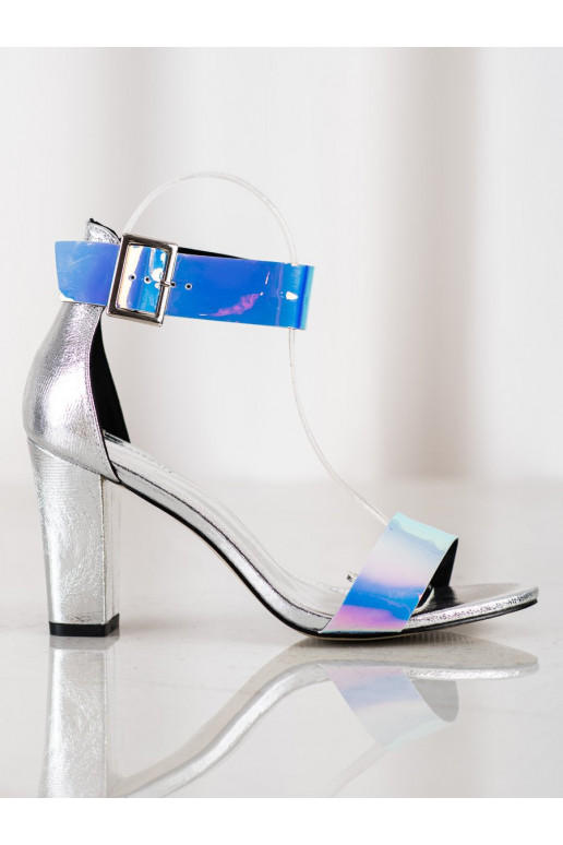Sandále na podpätku s lesklými detailmi Sandále na podpätku s lesklými detailmi
