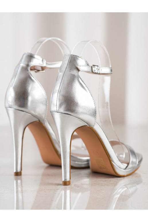 Sandále klasického modelu s tenkými... Sandále klasického modelu s tenkými...