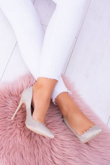 Lesklé topánky na vysokom...