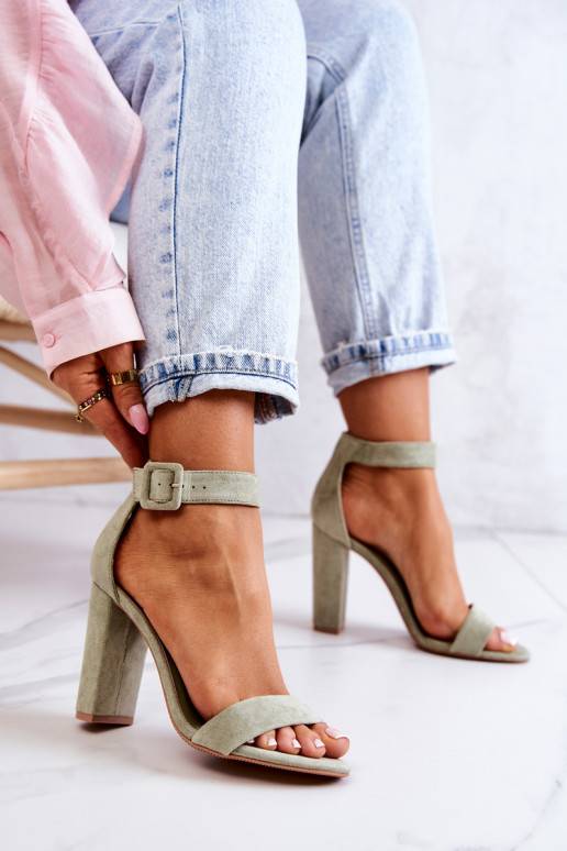 Svetlozelené semišové sandále... Svetlozelené semišové sandále...