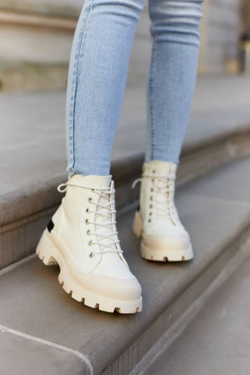 Dámske členkové čižmy vo farbe ivory... Dámske členkové čižmy vo farbe ivory...