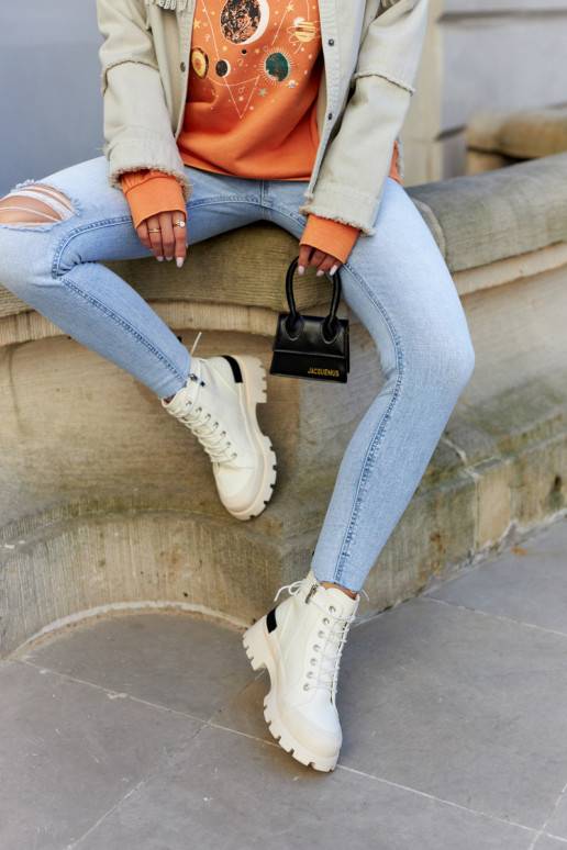 Dámske členkové čižmy vo farbe ivory... Dámske členkové čižmy vo farbe ivory...