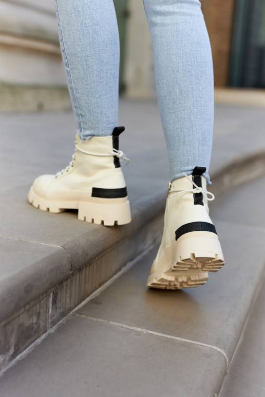 Dámske členkové čižmy vo farbe ivory... Dámske členkové čižmy vo farbe ivory...